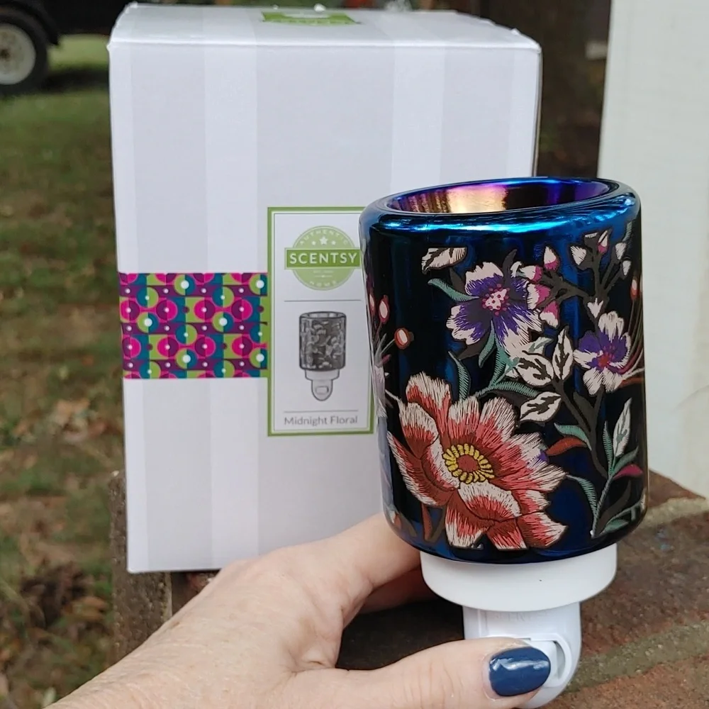 Scentsy Midnight Floral Plug In Mini Warmer Retired - Picture 1 of 9